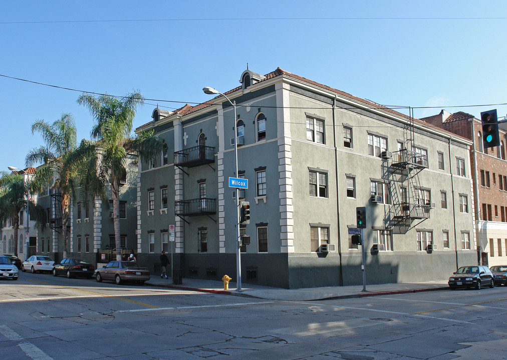 6434 Yucca Street in Los Angeles, CA - Foto de edificio