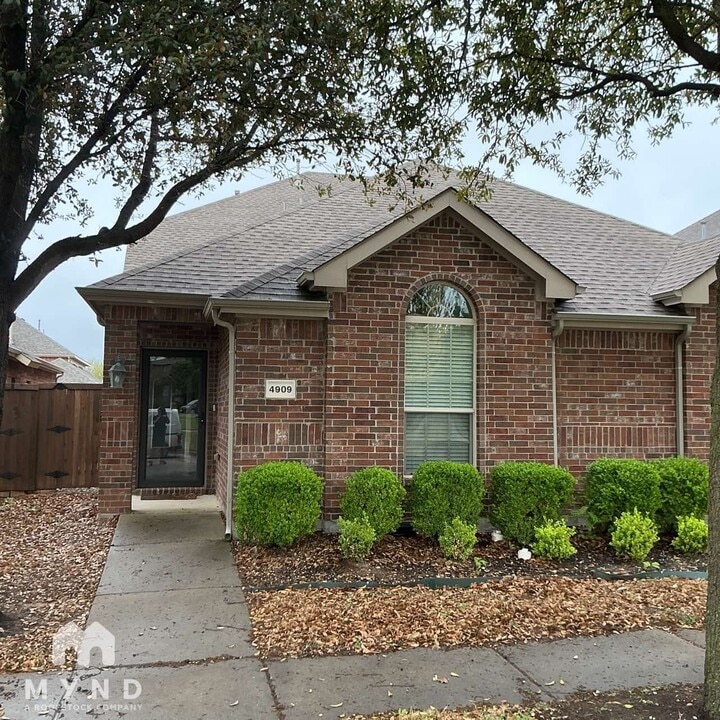 4909 6 Gun Ln in McKinney, TX - Foto de edificio