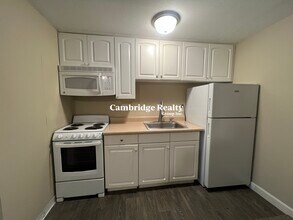 381 Harvard St, Unit T in Cambridge, MA - Building Photo - Building Photo