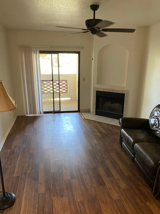 8455 W Sahara Ave in Las Vegas, NV - Building Photo