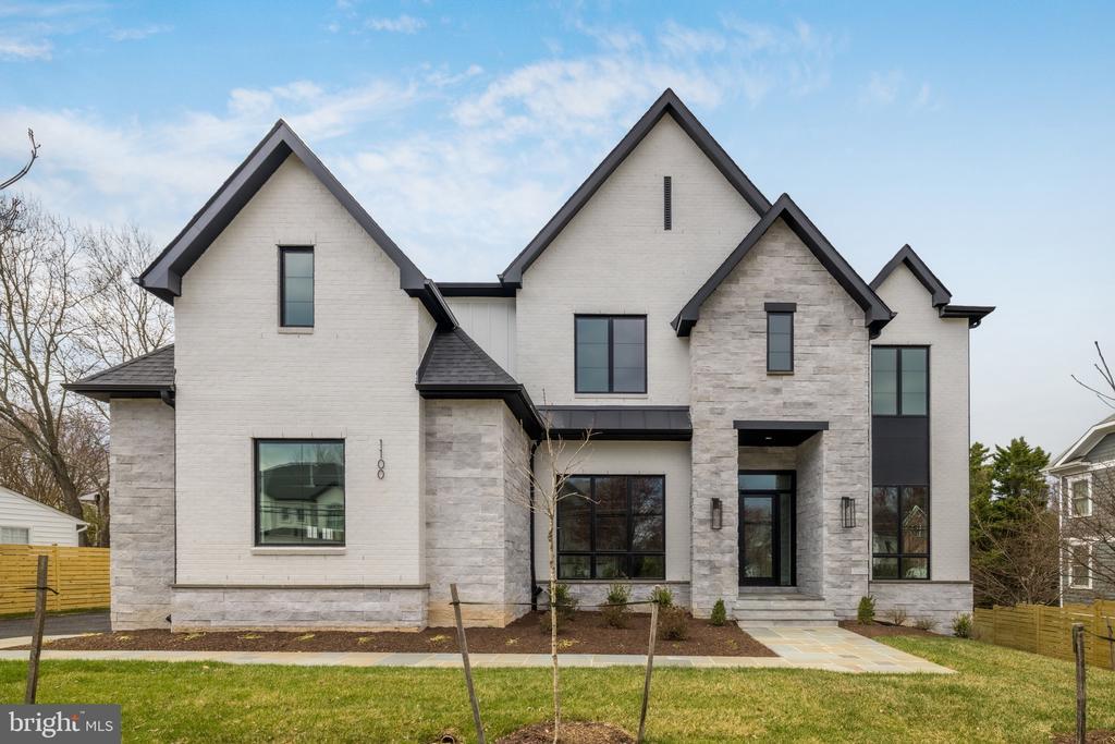 1100 Balls Hill Rd in McLean, VA - Foto de edificio
