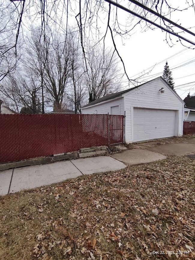 20600 Kingsville St in Harper Woods, MI - Building Photo - Building Photo