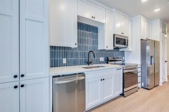 3000 Duval St, Unit 207 in Austin, TX - Building Photo - Building Photo