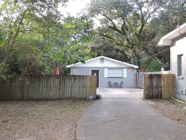 1711-B N 60th Ave in Myrtle Grove, FL - Building Photo - Building Photo