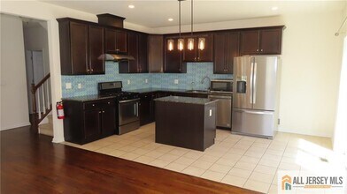 49 Campbell St in South Plainfield, NJ - Foto de edificio - Building Photo