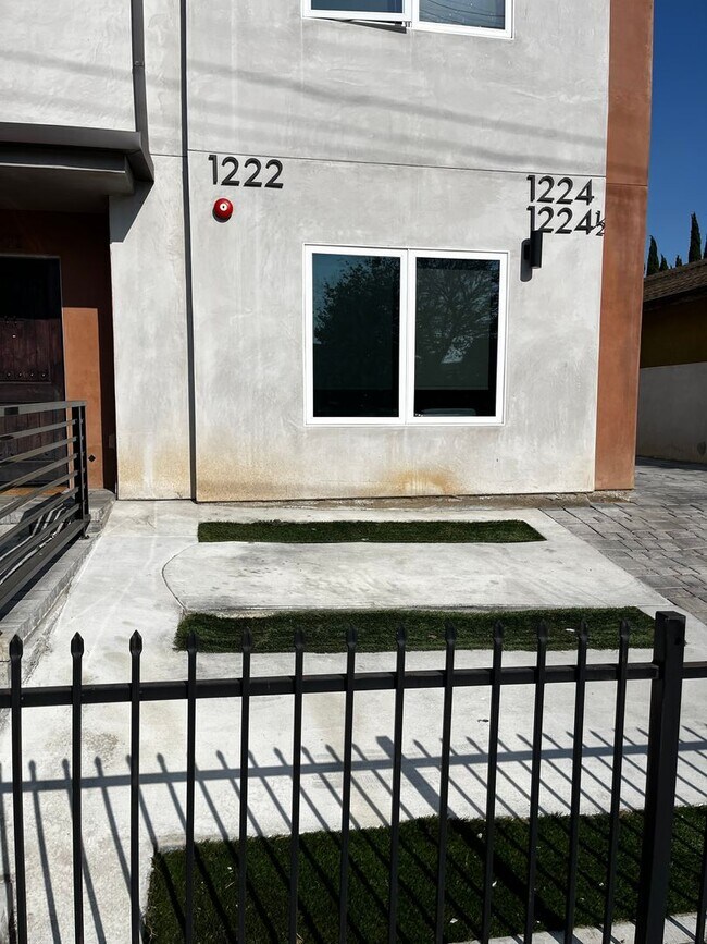 1222 Alexandria Ave-Unit -2 in Los Angeles, CA - Building Photo - Building Photo