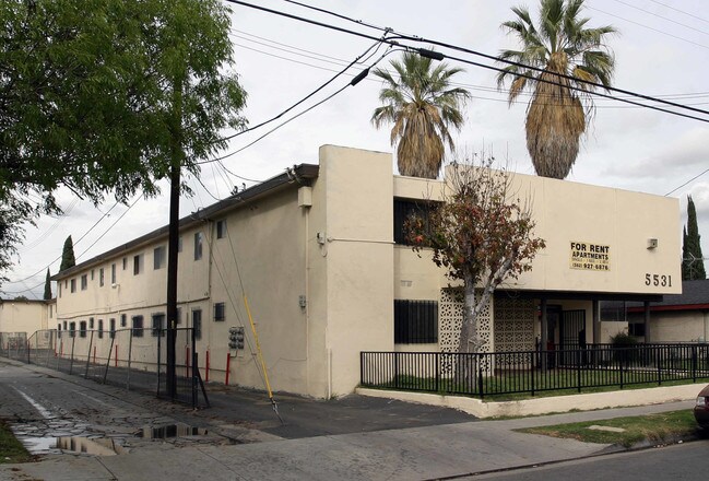 5531 Gotham St in Bell Gardens, CA - Foto de edificio - Building Photo