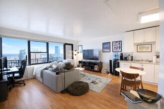 135 Montgomery St in Jersey City, NJ - Foto de edificio - Building Photo