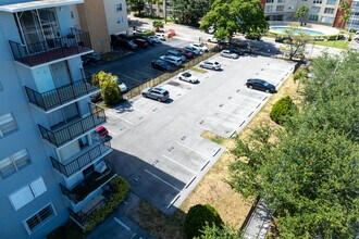 Three Horizons East in North Miami, FL - Building Photo - Building Photo