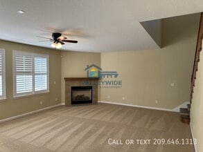 2704 Acapulco Way in Modesto, CA - Building Photo - Building Photo