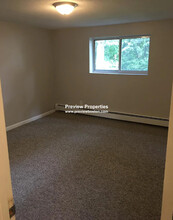 73 Charlesbank Rd, Unit 201 in Newton, MA - Building Photo - Building Photo