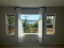 2086 McPherson Ave in North Bend, OR - Building Photo