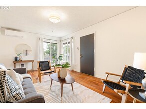 841 NE 77th Ave in Portland, OR - Building Photo - Building Photo