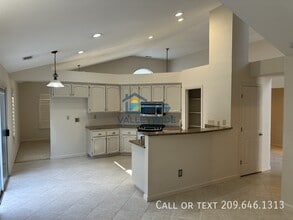 1890 Harvest Landing Ln in Tracy, CA - Building Photo - Building Photo