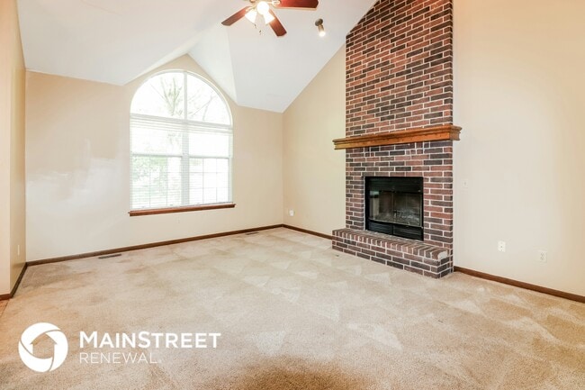 301 W Heritage Dr in Raymore, MO - Foto de edificio - Building Photo