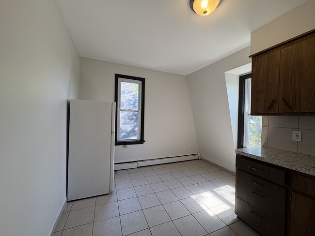 422 Fulton St, Unit 3 in Elizabeth, NJ - Building Photo - Building Photo