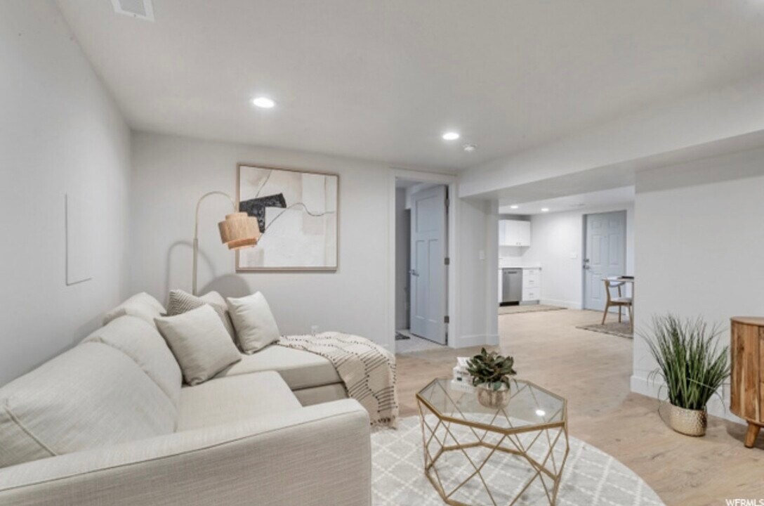 4198 S Panorama Dr in Holladay, UT - Building Photo