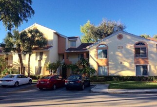 1126 Coral Club Dr in Coral Springs, FL - Building Photo - Building Photo