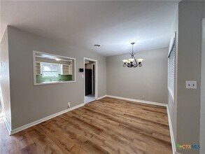 4902 Dahlia Ln in Victoria, TX - Building Photo - Building Photo