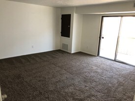 620 Treeside Dr Apartamentos