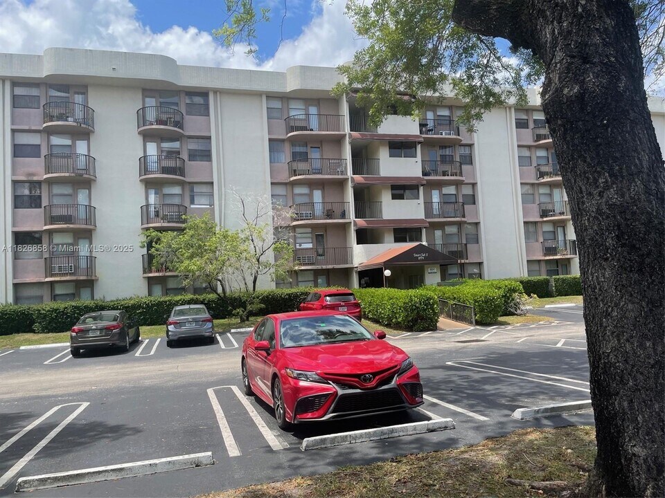 2771 Riverside Dr in Coral Springs, FL - Building Photo