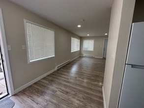 20 N Maple St, Unit 3 in Hartford, MI - Foto de edificio - Building Photo