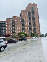 1040 Harmon Cove Tower in Secaucus, NJ - Building Photo - Building Photo