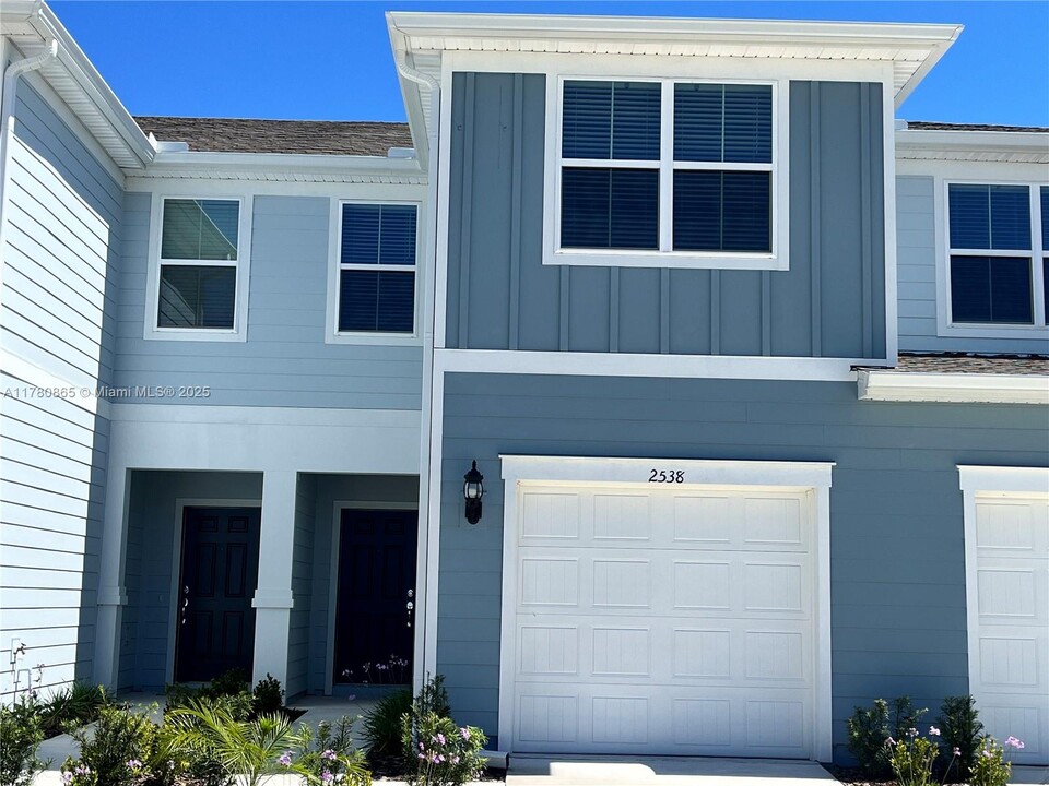 2538 Winsome Wy in Davenport, FL - Building Photo