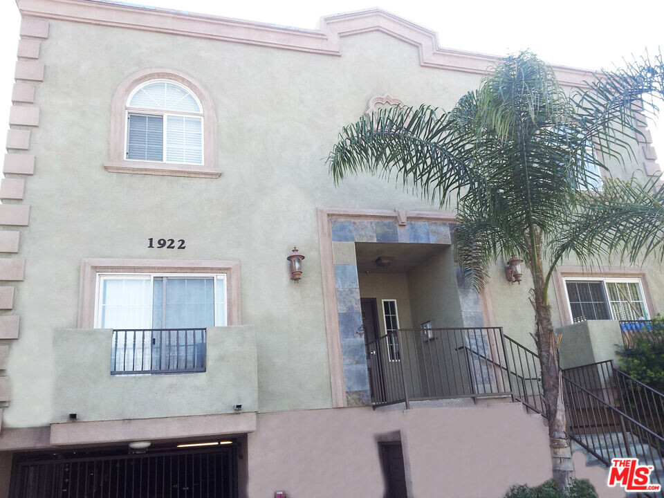 1922 Crenshaw Blvd in Los Angeles, CA - Building Photo