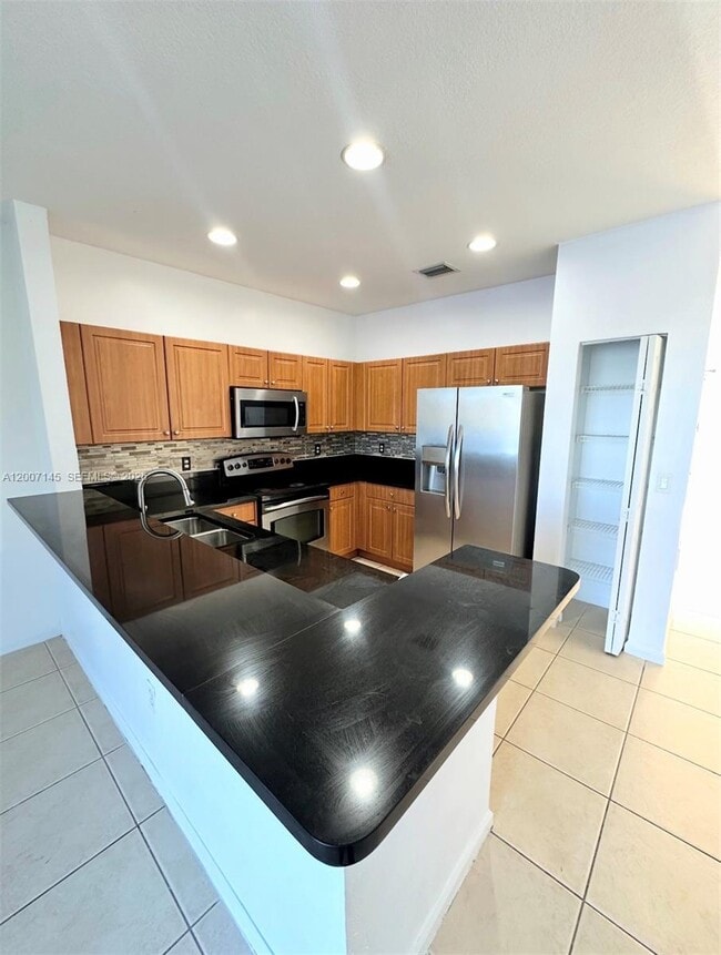 2641 SW 83rd Ave in Miramar, FL - Building Photo - Building Photo