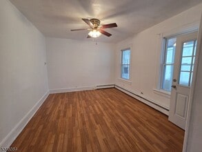289 Burgess Pl in Clifton, NJ - Building Photo - Building Photo