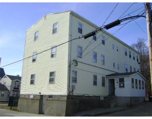 542 E School St in Woonsocket, RI - Building Photo