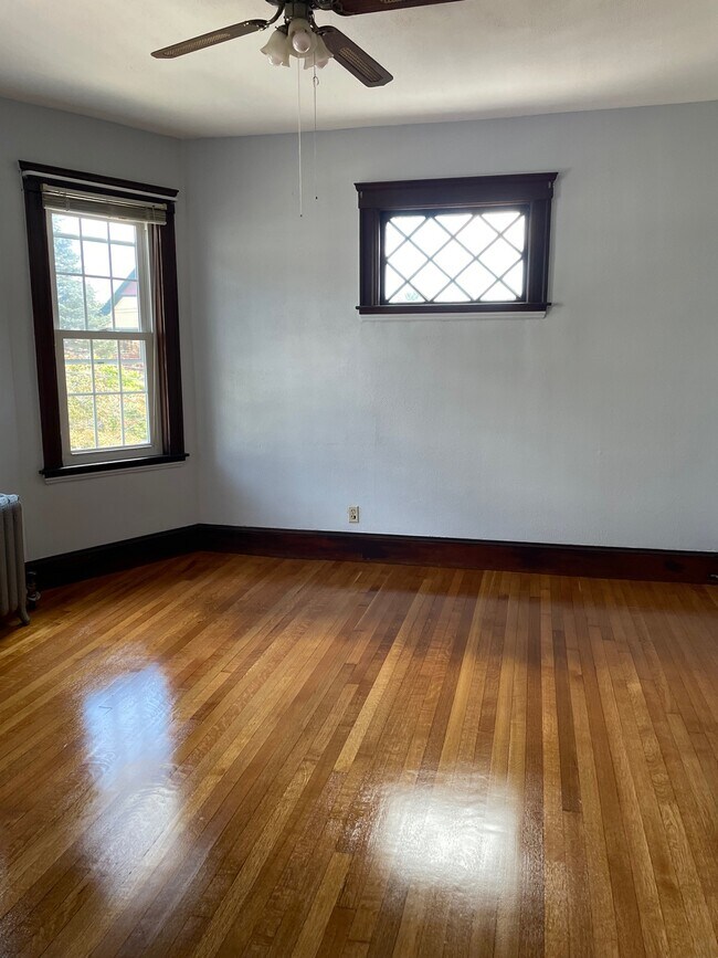 38 Surrey St, Unit 2