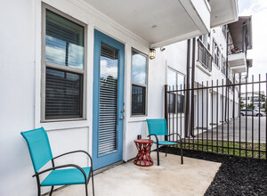 Alcove at Alamo Heights in San Antonio, TX - Building Photo - Building Photo