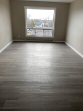 615 Chalmers Ct in Bathurst, NB - Building Photo - Building Photo