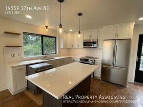 14559 37th Ave NE in Lake Forest Park, WA - Building Photo - Building Photo