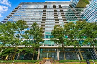 9725 Woods Dr in Skokie, IL - Building Photo