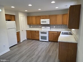 612 Pendleton Ln in Strasburg, VA - Foto de edificio - Building Photo