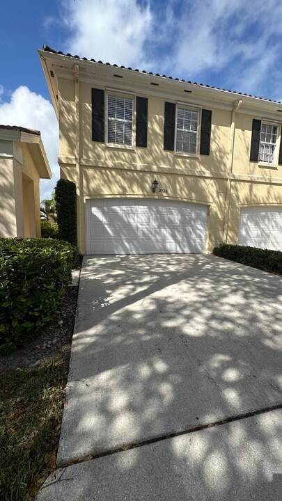 2123 Tarpon Lake Way in West Palm Beach, FL - Building Photo