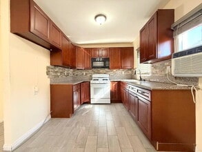 1235 W Florence Ave in Los Angeles, CA - Building Photo - Building Photo