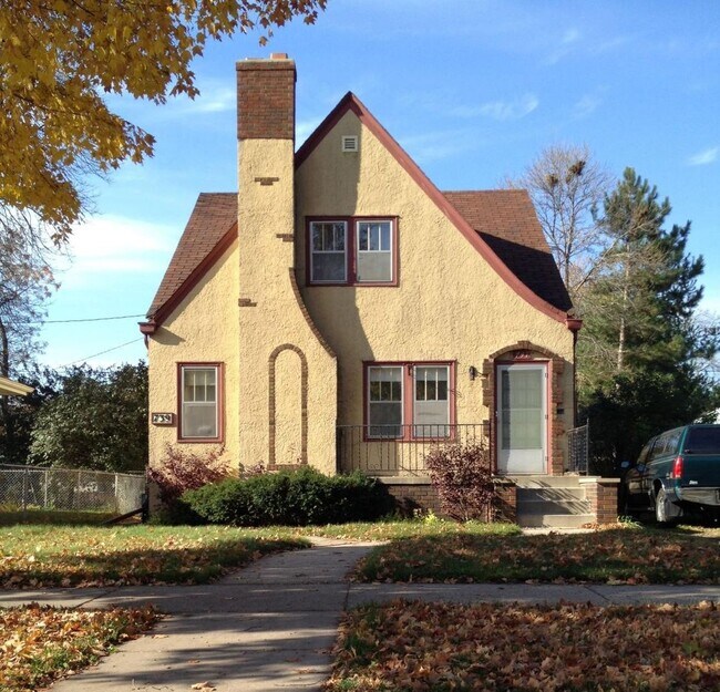 741-741 Albert St N