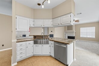 1238 Sandy Plains Ln in Houston, TX - Building Photo - Building Photo