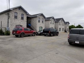 Shady Tree Apartments in Laredo, TX - Building Photo - Building Photo