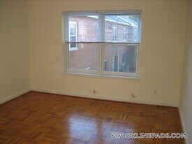 213 Gerry Rd in Brookline, MA - Building Photo