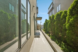 714 Undercliff Ave in Edgewater, NJ - Building Photo - Building Photo