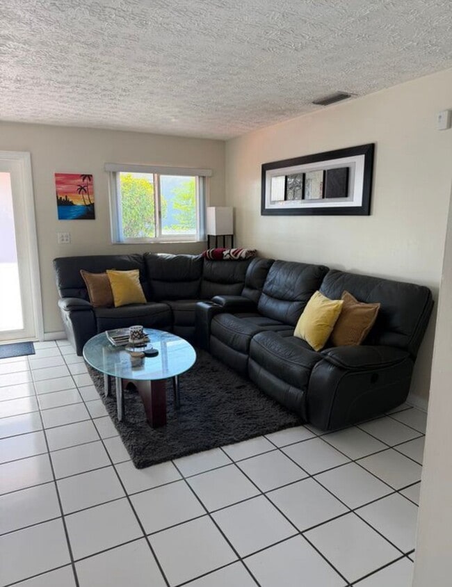 2928 SW 36th Ave in Miami, FL - Building Photo - Building Photo