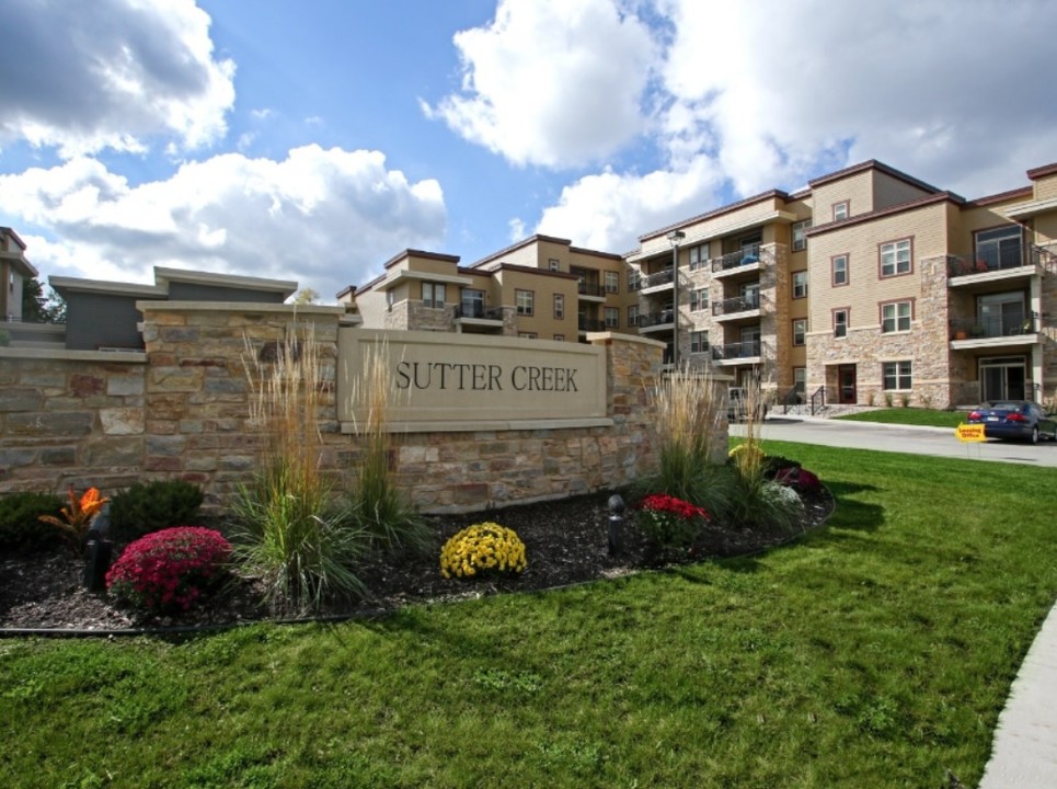 Sutter Creek Apartments in Brookfield, WI - Building Photo