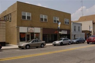 216-220 Main St in Hobart, IN - Foto de edificio - Building Photo