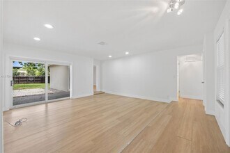 4401 Madison St in Hollywood, FL - Building Photo - Building Photo