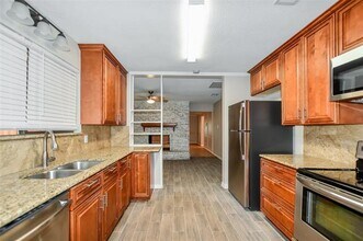 5401 Edgewater Cir in Rowlett, TX - Foto de edificio - Building Photo